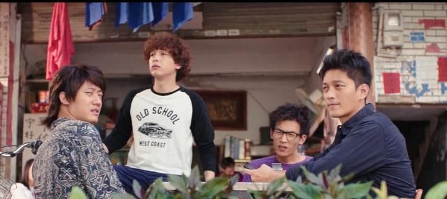 穿越前方|《穿越火线》开播,吴磊、鹿晗不被关注,这家“黑网吧”才是亮点