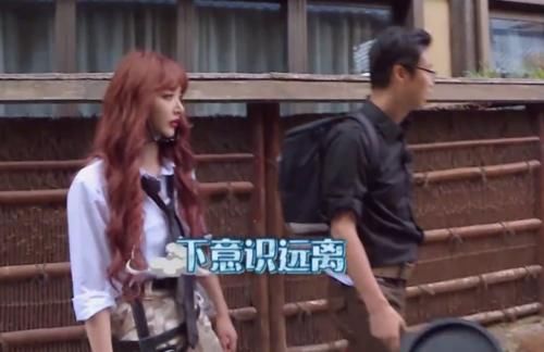  卡片|赵小棠突然拿平底锅砸孔雪儿头，谁注意孔雪儿的表情？下手可真狠