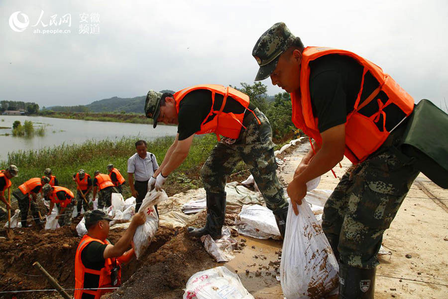 复兴|武警火速驰援枞阳复兴圩 高效排除一处坍塌险情