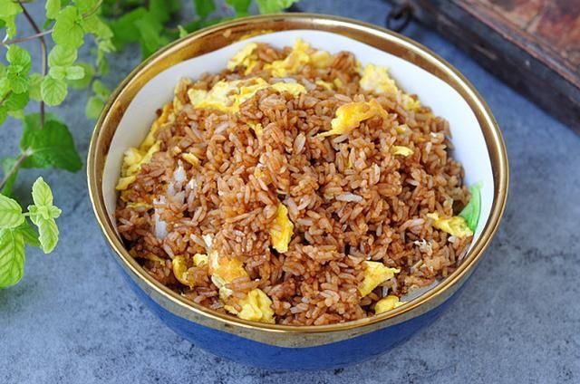 适量|?蛋炒饭,不要直接下锅!教您一妙招,米饭更入味、弹牙劲道
