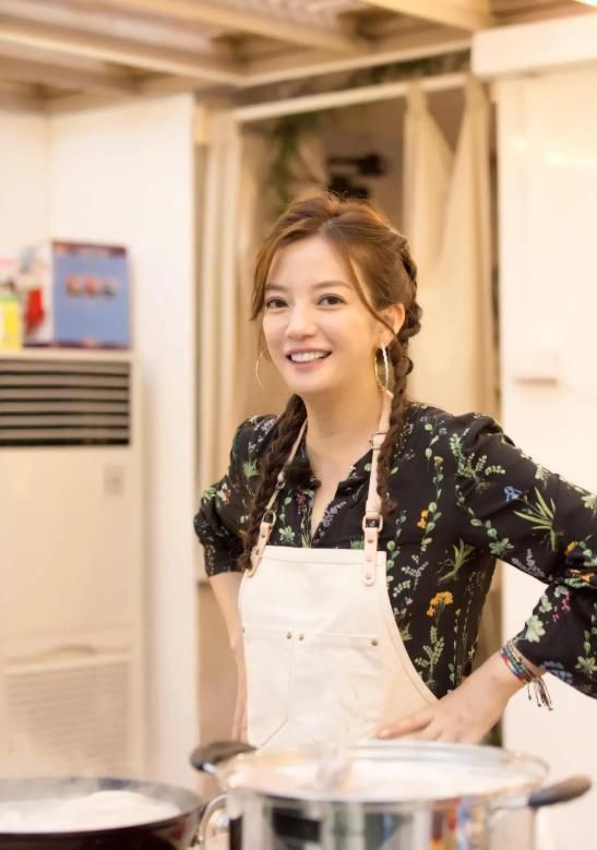  大厨|赵丽颖在《中餐厅》被宠上天，林大厨怕累着她，黄晓明疯狂夸赞她