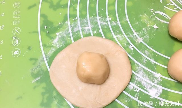 盖上保鲜膜|芝麻香糕点的配方很详细,香口的感觉非常好