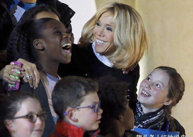 浪漫|67岁布丽吉特太累了!打瞌睡时宛如睡美人,比戴安娜王妃都惊艳