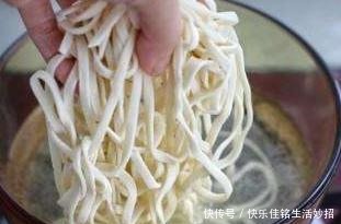 煮出来的面|煮面条什么时候放盐很关键,这样煮出的面条劲道又爽滑