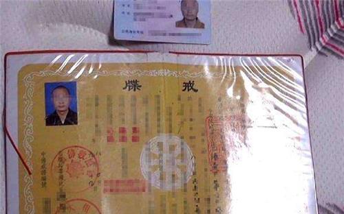 寺庙|他畏罪潜逃16年,被抓时成佛庙方丈,拍照只露侧脸从不敢正面示人