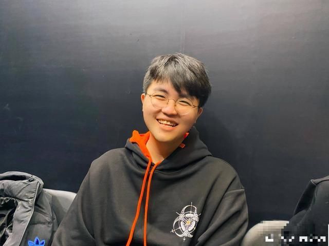  令人|姿态真实身份是声优？模仿小虎说话整懵陪玩，陪玩反应令人意外！