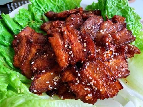 好极了|这是五花肉最好吃的做法,不放油,不放水,焦香软嫩口感好极了