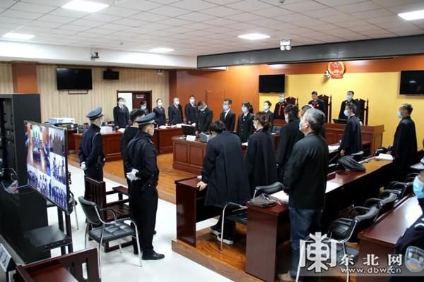 市人民法院|非法持有枪支聚众斗殴一涉黑案件一审公开宣判