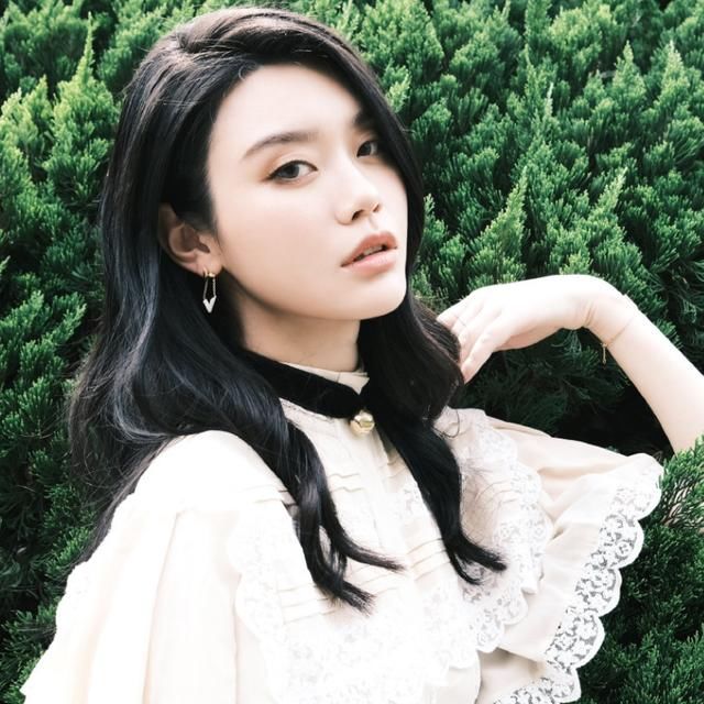  陪衬|奚梦瑶产后首次亮相，与万茜虞书欣合照，白敬亭一旁作陪衬