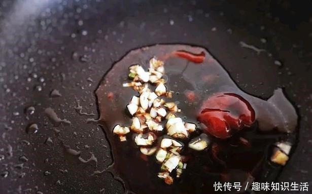 热油|煎荷包蛋,冷油下锅还是热油下锅很多人错在这一步,难怪会粘锅