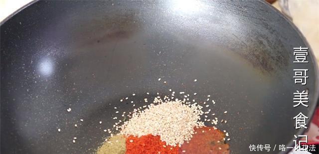 上桌|花生米吃了30年,还是这样做最解馋,下饭又下酒,每次上桌就抢光