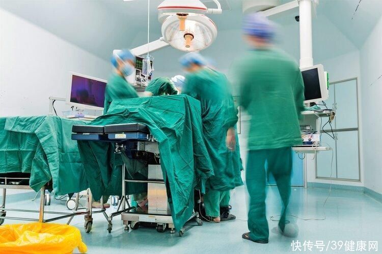 麻醉后醒来的真实感受(麻醉中途醒来是什么体验？病人：生不如死，感受到医生在剖开肚子)