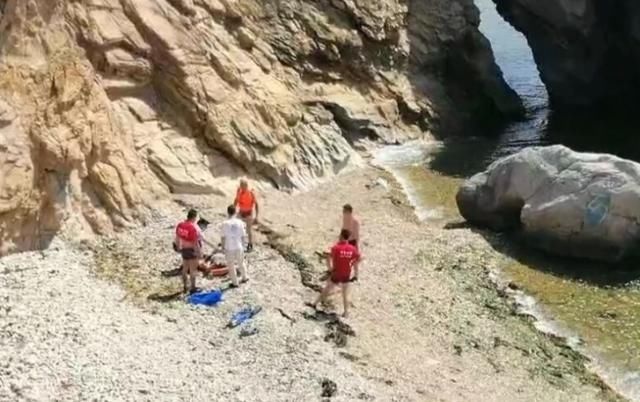  男尸|某海域漂浮着一具男尸，兜里装着不少现金