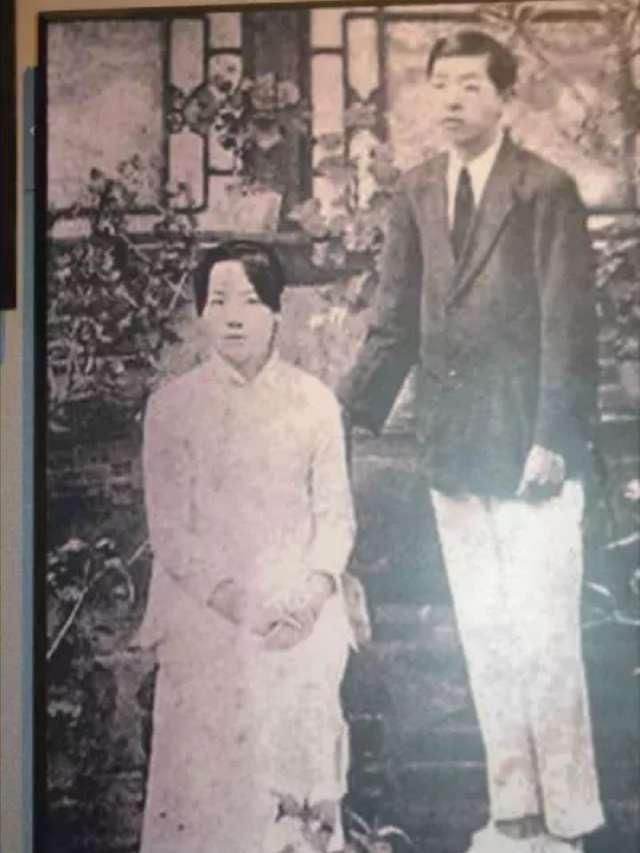 双手|老照片，双手插兜的林徽因纤瘦迷人，与发妻合影的张学良一脸青涩