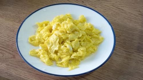 晚饭|晚饭3菜1汤，依然是家常的食材简单的做法，一家人吃得特别满足