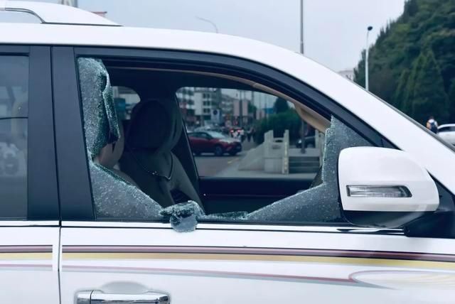 民警|疯狂！6人从宁夏吴忠跑到乌海砸车盗窃，其中3人落网