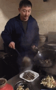 嫂子|搞笑GIF:大哥出差,嫂子让我去包饺子,我该带点什么呢