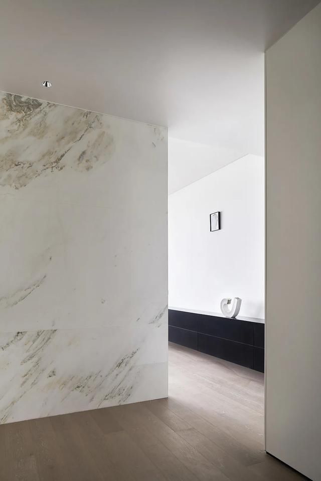  成都|成都 240 m2 极简大平层，兼顾自由与温暖的家