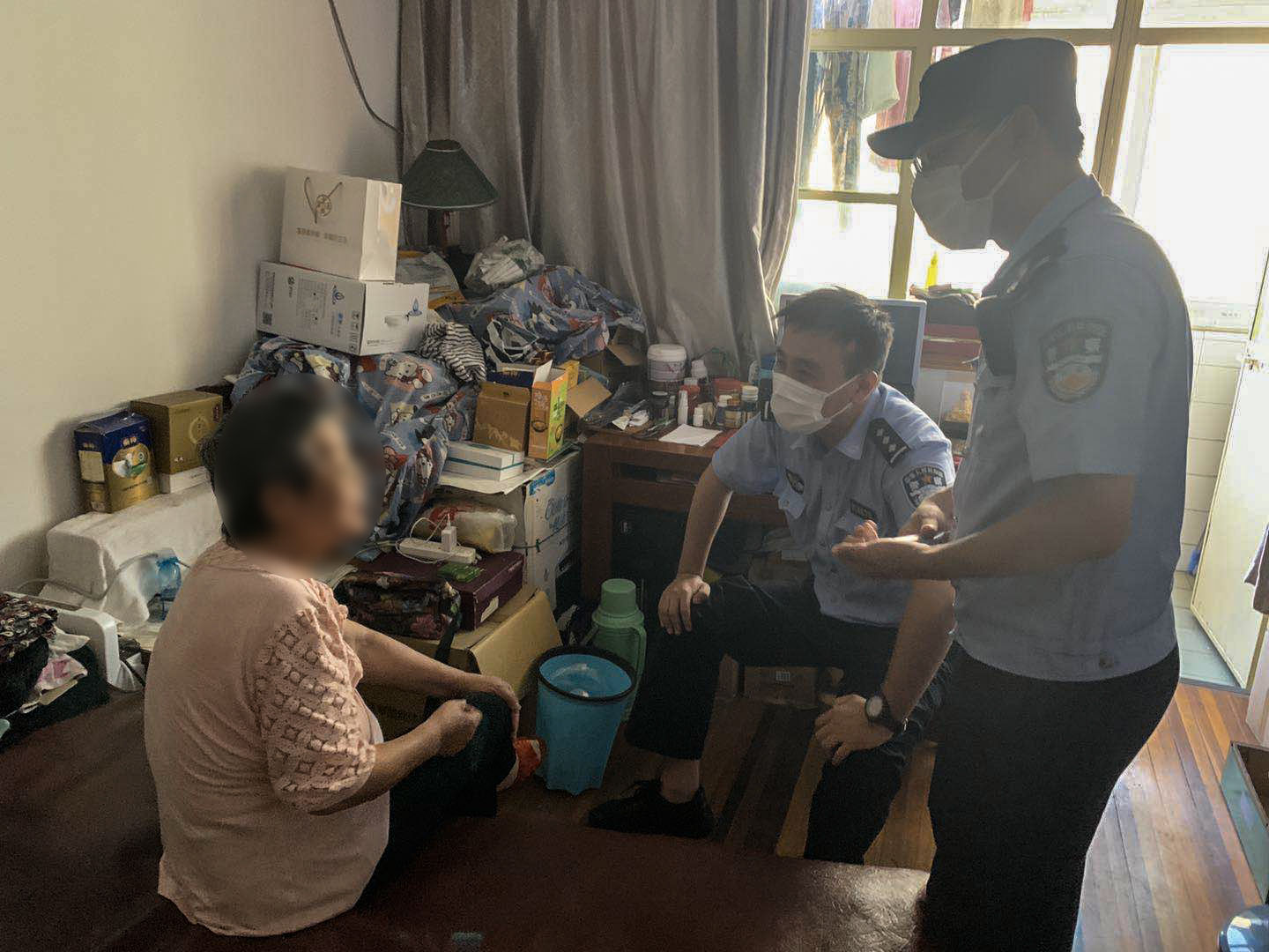 蔡阿婆|“我炒股那么多年怎么可能会被骗？”老人欲花30万“投资”，民警苦劝1小时止损