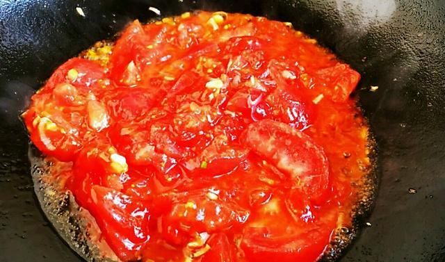  道菜|大厨带来花菜新吃法，3种蔬菜加1把盐炒一大盘，营养美味好下饭