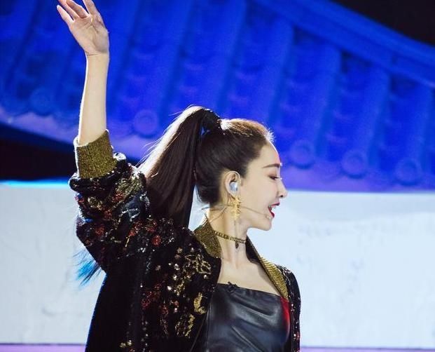  观众|《乘风破浪的姐姐》被质疑假唱，为何观众都选择原谅？