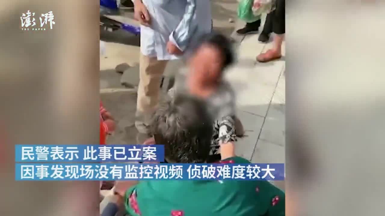 自扇|卖粮款被偷老人坐地痛哭自扇巴掌 民警垫付2700元