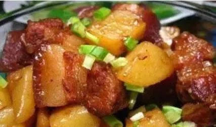  土豆|美食精选：土豆红烧肉，肉末豌豆，石烹瓦罐豆腐，焦熘鱼段的做法