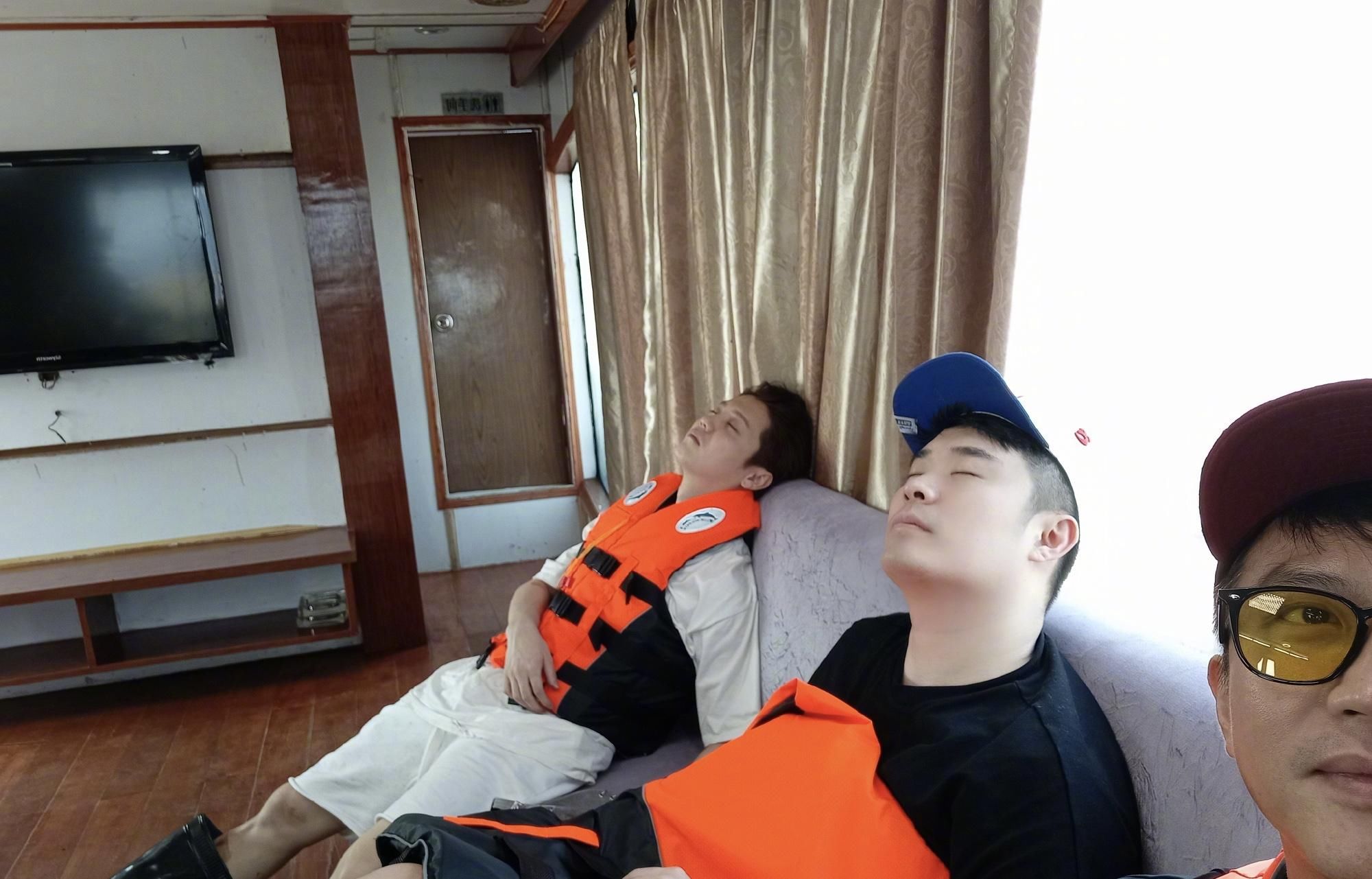  鹿晗|《哈哈哈哈哈》最新路透！鹿晗邓超蹭素人婚礼，素颜状态太能打