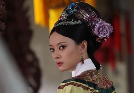 飞天奖|孙俪亮相飞天奖典礼：服装随意像女仆，化妆也遮不住沉重的眼袋