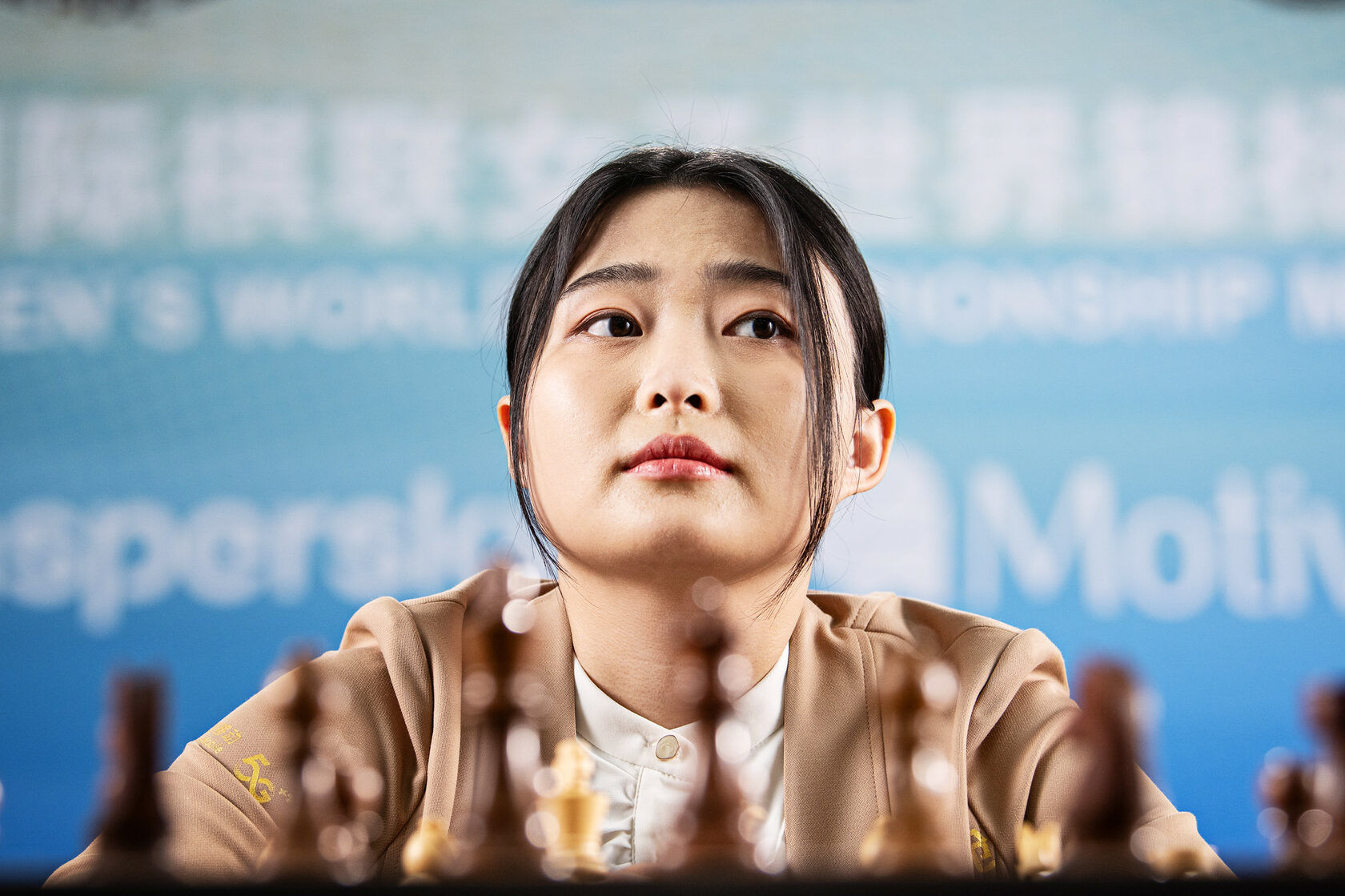 第四次加冕世界棋后，居文君不是一个人在战斗