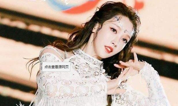  决赛|在2020年的创造夏令营决赛中，硬糖女孩303组成一个小组