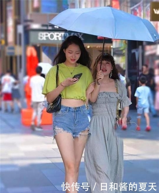 个性|街拍：美丽动人的小姐姐，独特的穿衣搭配，穿出自己的个性！