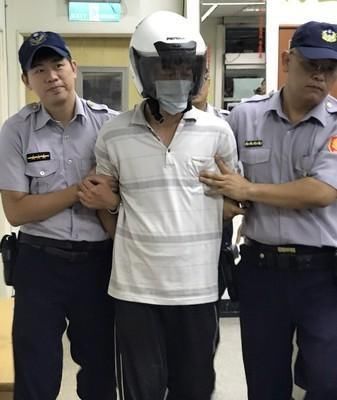  伤重不治|法院前开车撞杀妻与律师夺2命狠夫2度判死更一审认定自首改无期