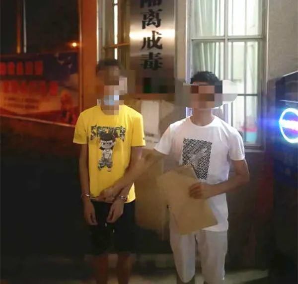 派出所|点赞！文地派出所连续两晚组织民警对文地的酒吧、宾馆、足浴等进行夜巡....