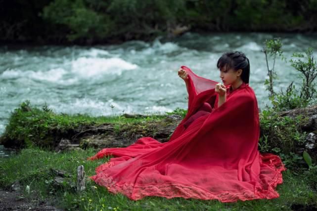  传承|李子柒赋予自身积极的正能量，巧制香甜参蜜传承古典美食