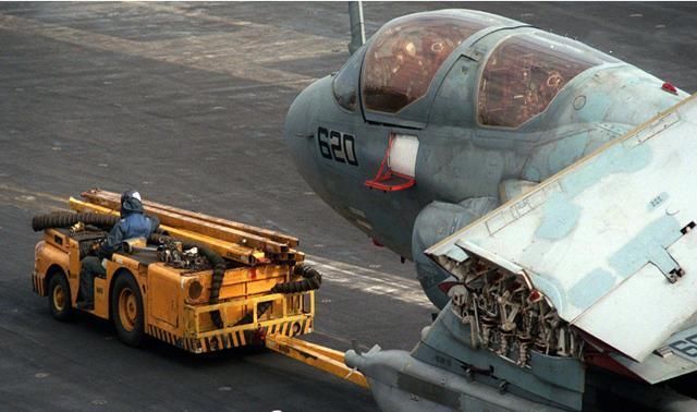 小车|航母上最值钱的小车,法拉利都没它贵,没有它航母不敢出航