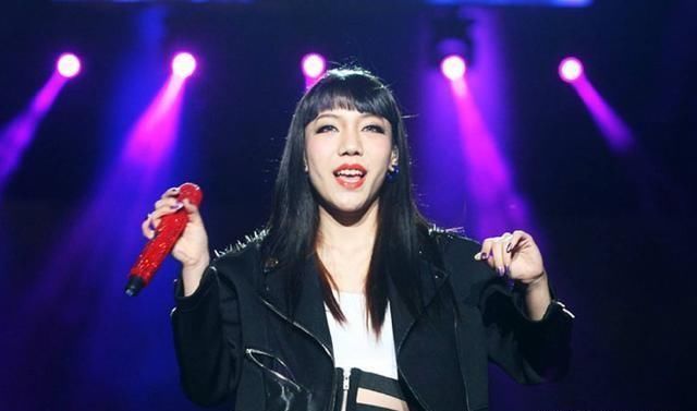  不禁|曾经嗲遍全国的吴莫愁，今在小县城演出，不禁让人感慨