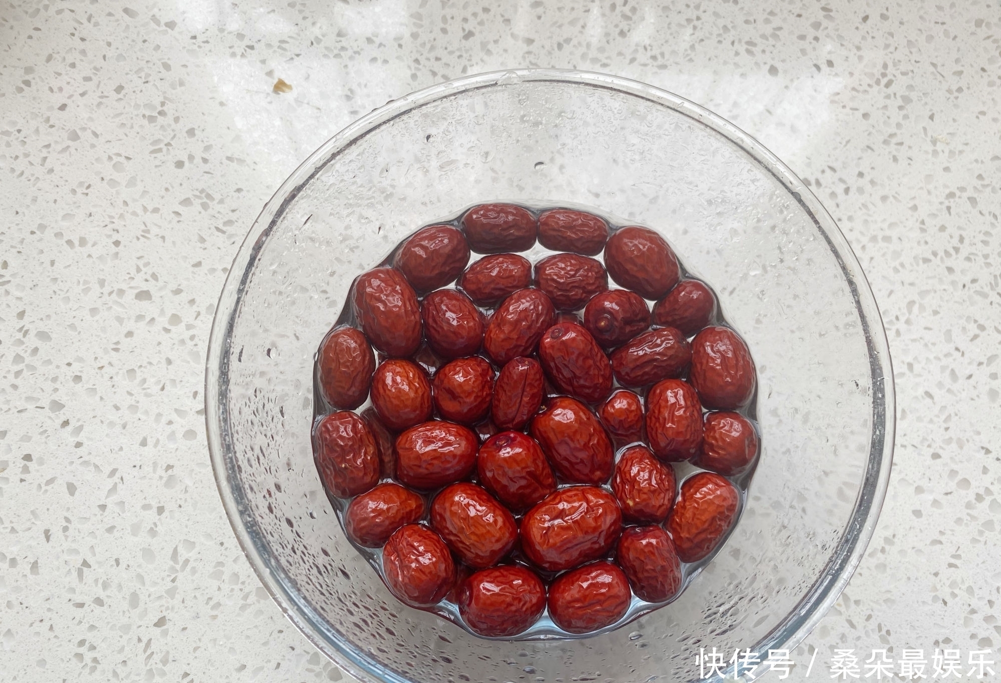  枣香|红枣别只会煮饭了，用来做蛋糕枣香浓郁，口感松软越吃越香