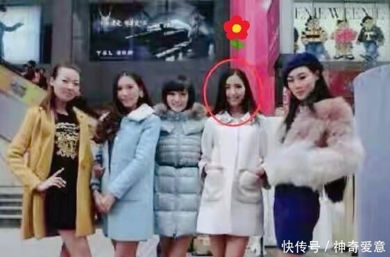  女子|同事的闺蜜，大家都说右边的最漂亮，但我果断选择了白衣女子