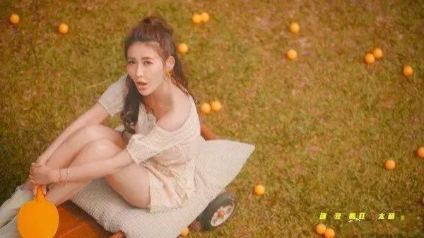 回复|罗志祥疯狂点赞嫩模女网红，被网友嘲讽本性难移！竟霸气回复：关你屁事？