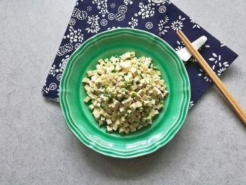  凉菜|简单又好做的家常凉菜，小葱拌豆腐，清淡爽口又嫩滑