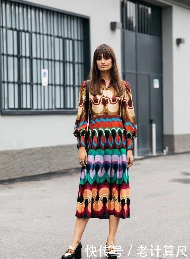 穿碎花裙|50岁的女人，建议远离以下3套“显老造型”，容易穿出大妈即视感