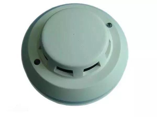  不顾|店铺凌晨突发大火，店主不顾阻拦冲进火海！接下来一幕......万幸！