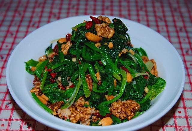 炒鸡蛋|还在用菠菜炒鸡蛋吗?三伏天教你做一道开胃菜,简单易学酸辣爽口