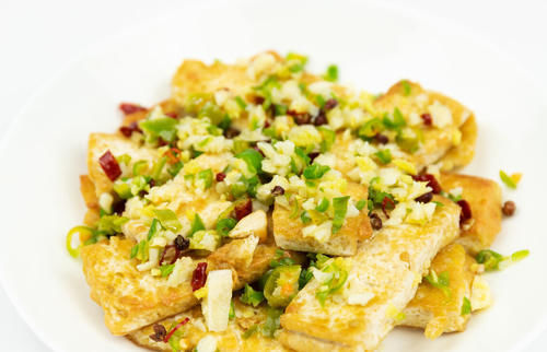  做法|家常豆腐，软嫩鲜香，不到3块钱一盘，低脂美味下饭，做法超简单