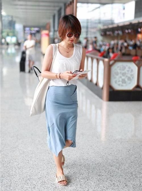 马伊|马伊琍带俩女儿现身机场,穿大妈七分裤还踩平底鞋,腿短了一半!