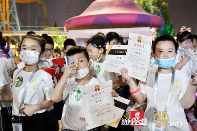  商学院|少年商学院·夜市合伙人第一站圆满落幕，看小朋友在锦江乐园夜市乘风破浪