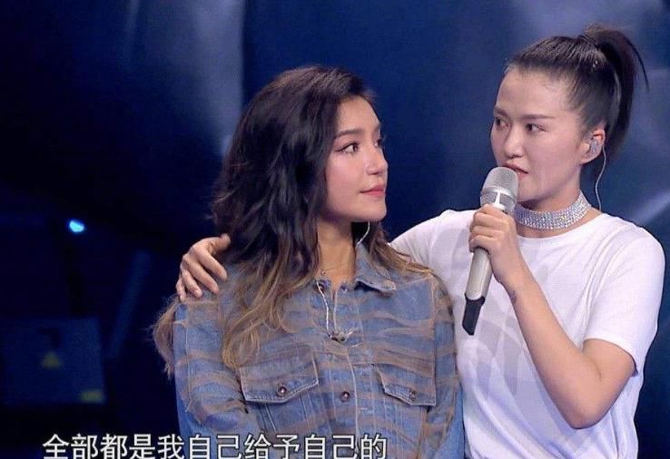  尴尬|最尴尬的事：明明一起出道，如今我还是选手，你却成了导师