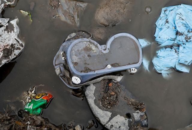  艰难|印度首都医疗废弃物暴增成患 拾荒者冒着染疫风险艰难求生