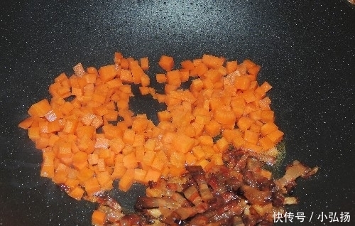 胡萝卜|夏天的懒人焖饭,饭菜一锅出,有肉有菜营养均衡,比外卖还省时
